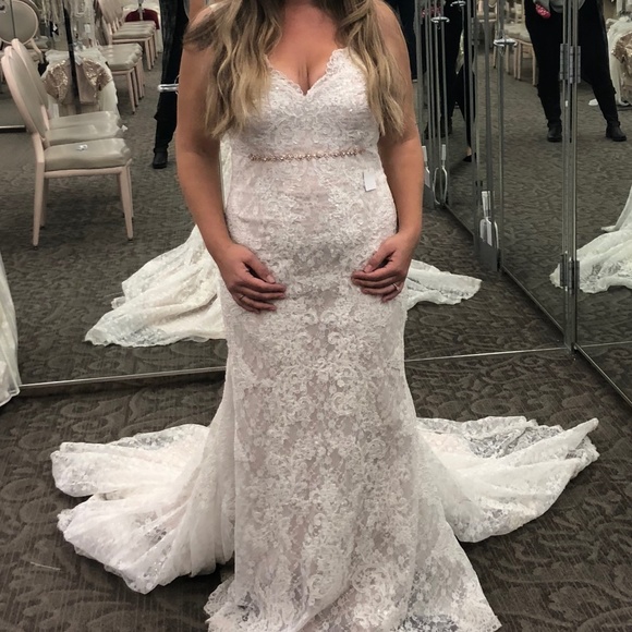 New Wedding Dress - Picture 1 of 7